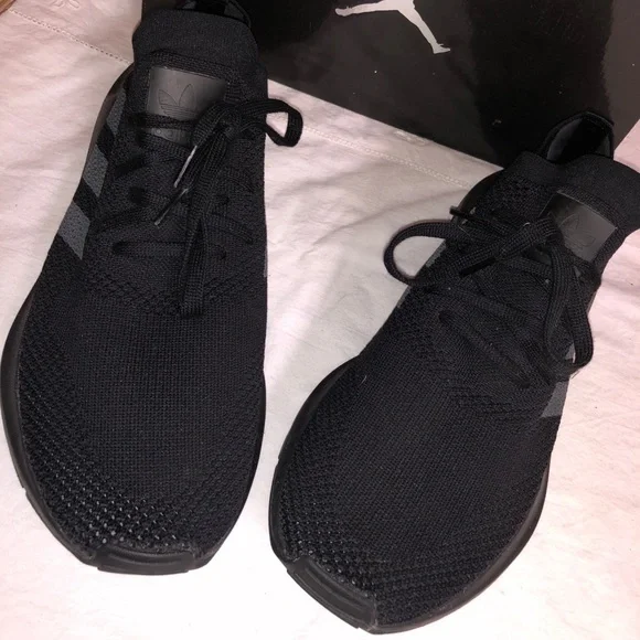 Adidas Men Shoes Size 11 - Picture 2 of 7